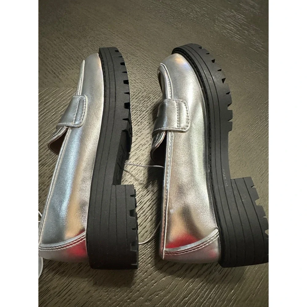Children's place Youth Silver Loafer Shoes Shiny Metallic Slip On‎ Girls Size 12